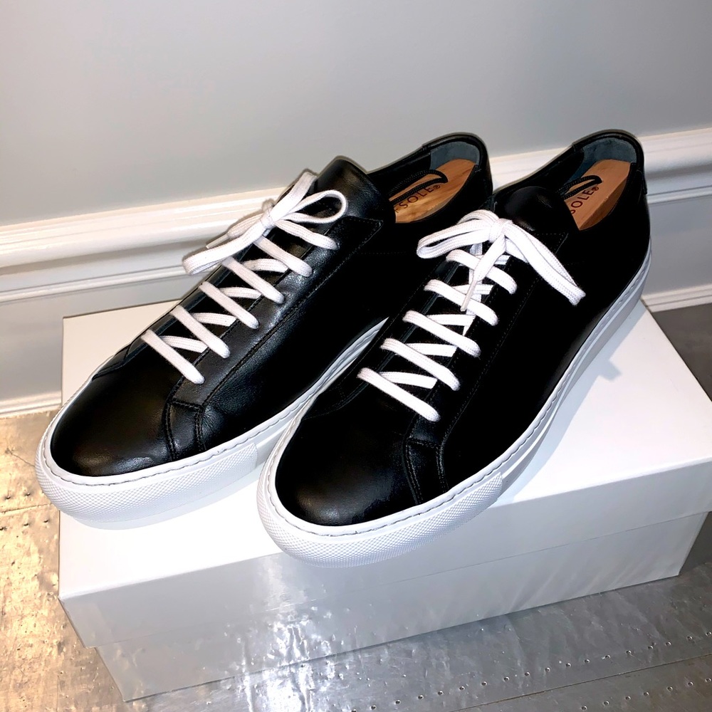 COMMON PROJECTS ACHILLES LOW BLACK W/ WHITE SOLE